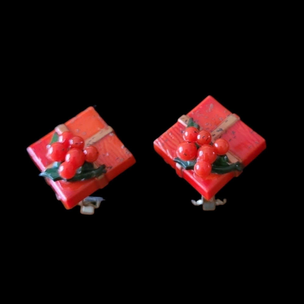 Vintage Red Acrylic Christmas Present Clip‎ On Earrings